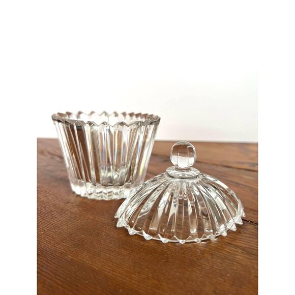 Vintage Ribbed Glass Dish with Lid Oval Trinket Box Coquette Bridal Vanity Dish - Picture 6 of 9